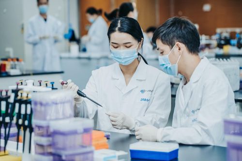 南京“新年第一會”曹林代表民企發聲，諾唯贊以創新通信技術開發擲地有聲